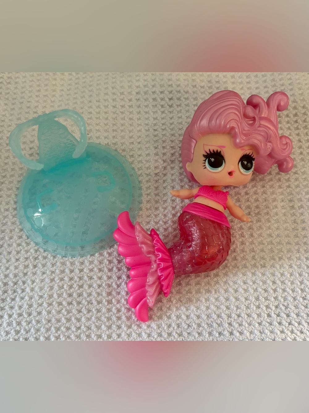 LOL Surprise Pink Mermaid Doll with Aqua Shell Stand Mermaid Surprise Makeover